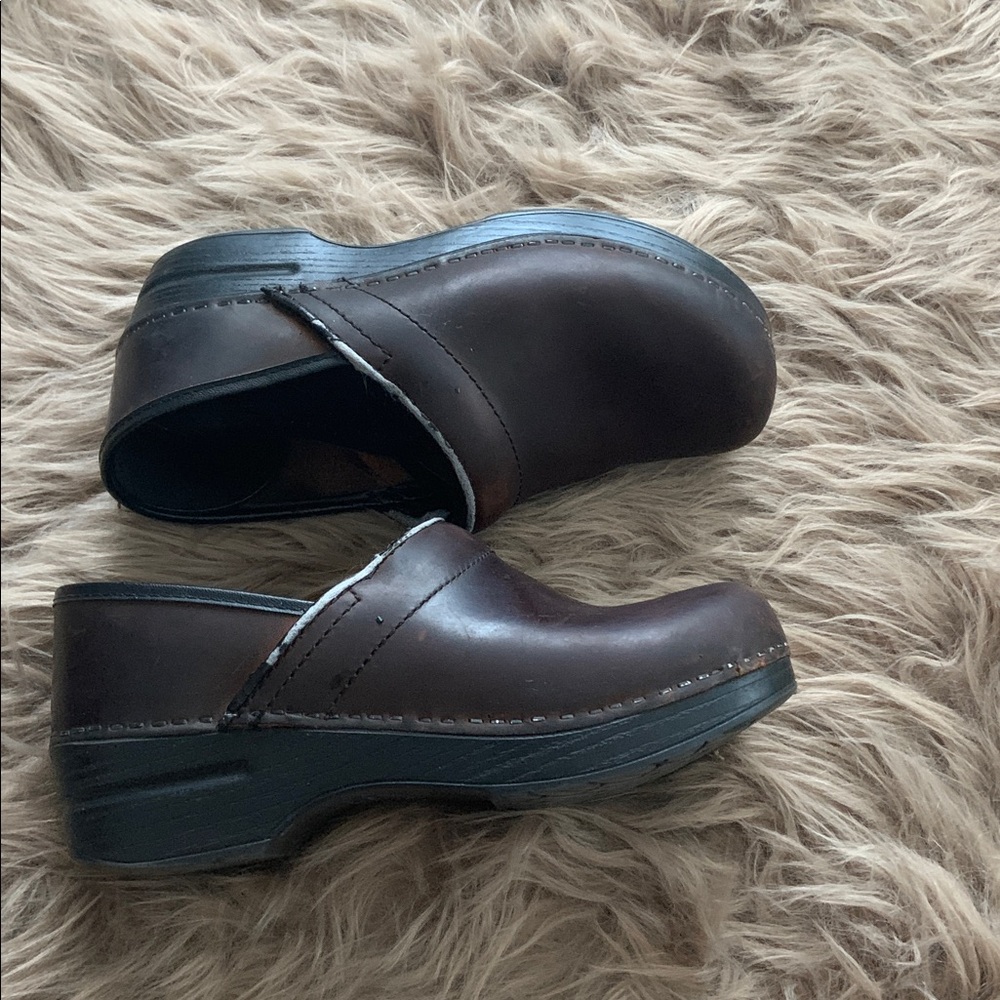Size 37 Brown Paisley Dansko Clogs - Picture 2 of 7